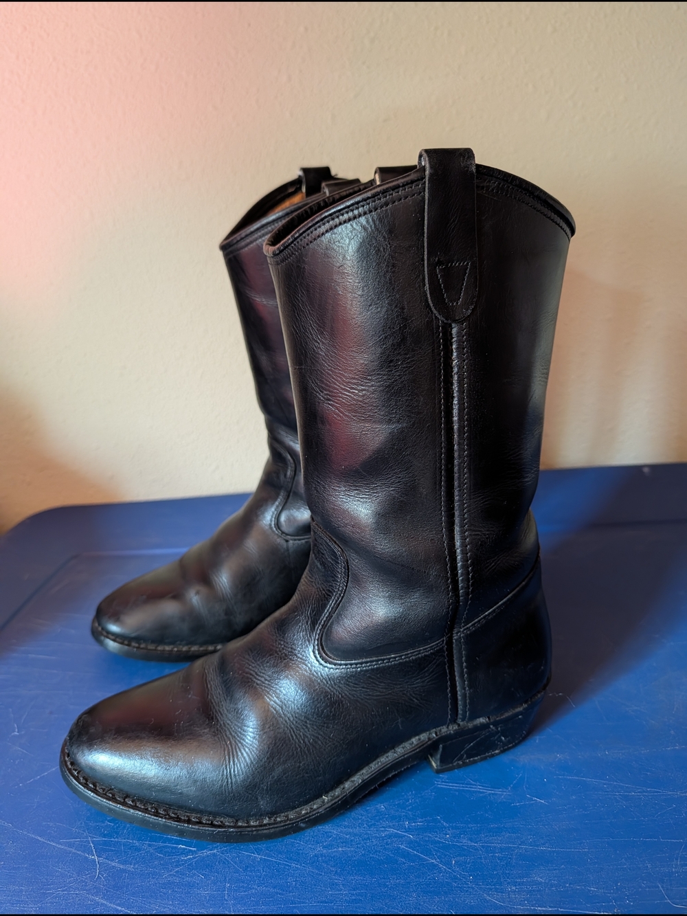 Men's Insulated Western Boots. Size 8 D. Soft Leather. Unknown Brand.
